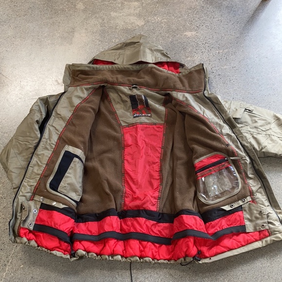 Snowboarding jacket - Picture 4 of 13